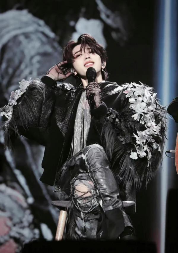 誰說內娛舞臺都不能看？王一博舞臺驚豔，張藝興鹿晗live超穩