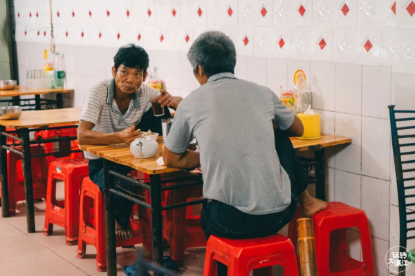 凌晨2:30營業，沒名字沒定位