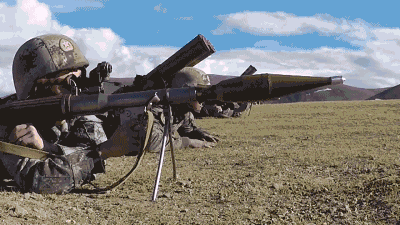 知道炮兵為什麼配備超強的輕武器嗎？