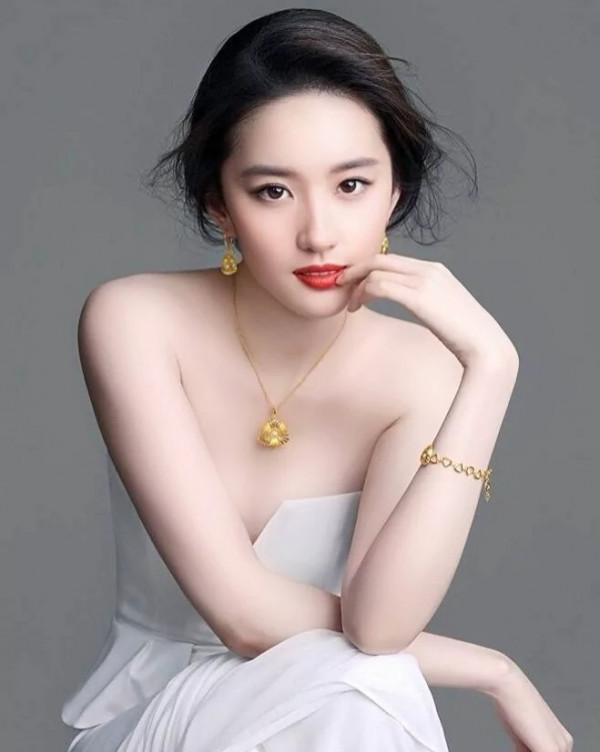 魅力四射“楊冪”,不老容顏“劉亦菲” 魅力四射“楊冪”,不老容顏“劉亦菲”