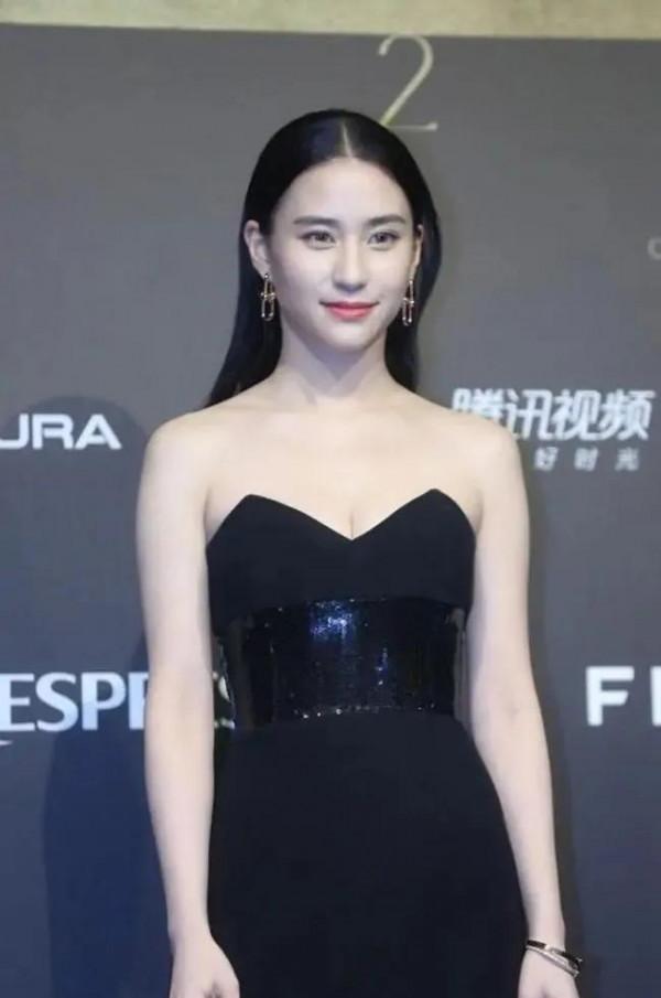 賭王女兒何超蓮大片來襲 網友:顏值身材都線上,不愧是最美千金 賭王女兒何超蓮大片來襲 網友:顏值身材都線上,不愧是最美千金