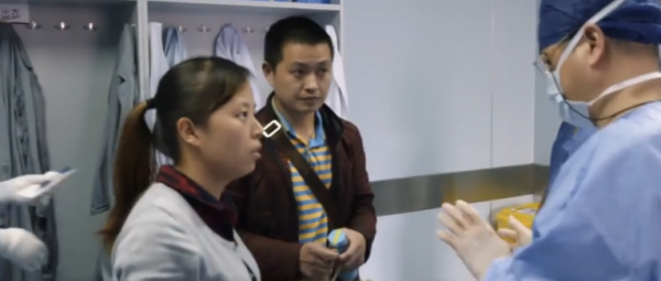 真實故事：安徽4歲男孩患惡性腫瘤，手術時被迫中止，父母痛哭