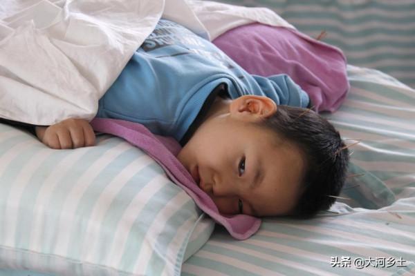 男童突然發病確診重症,爸爸藉故外出,耳聾媽媽獨自帶他艱難求醫 男童突然發病確診重症,爸爸藉故外出,耳聾媽媽獨自帶他艱難求醫