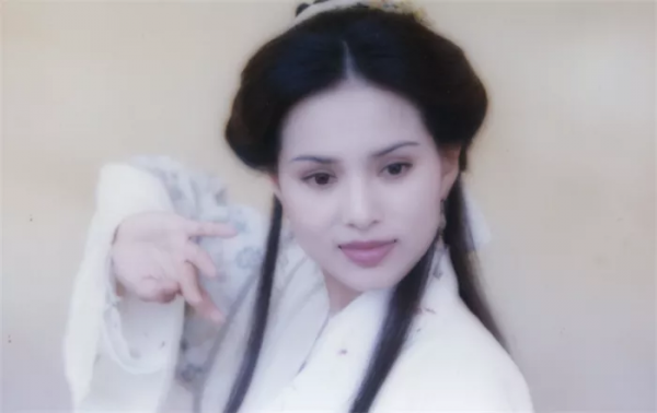 95版《神鵰俠侶》紅顏群像：&OpenCurlyDoubleQuote;李莫愁&rdquo;演技好，戲裡戲外情路坎坷