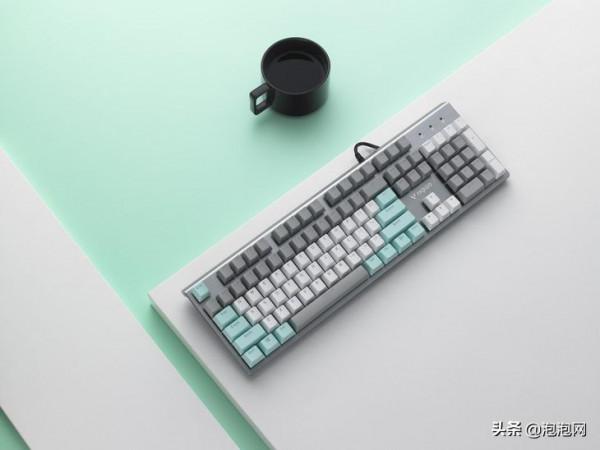 糖衣不怕水，雷柏防水遊戲機械鍵盤多配色強勢上鏡