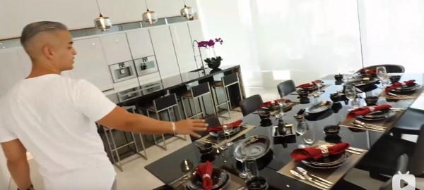 迪拜小哥甩賣7.7億豪宅 買就送勞斯萊斯和法拉利 迪拜小哥甩賣7.7億豪宅 買就送勞斯萊斯和法拉利