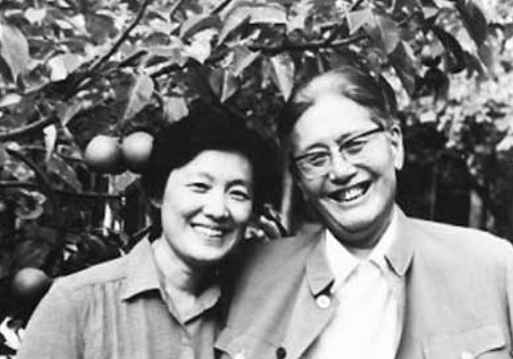 喬冠華和章含之相愛10年，臨終前詢問妻子：我死後你願跟我合葬嗎