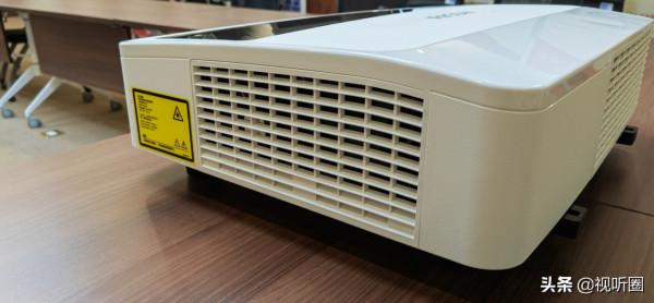 奇遇理光PJ RW5500UST超短焦鐳射投影：高亮體驗，商務居家多相宜