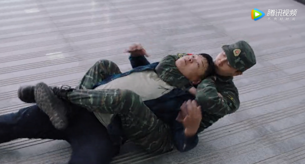 深夜收視破一！央視這部大劇一出，我被高偉光演的軍旅硬漢帥到了