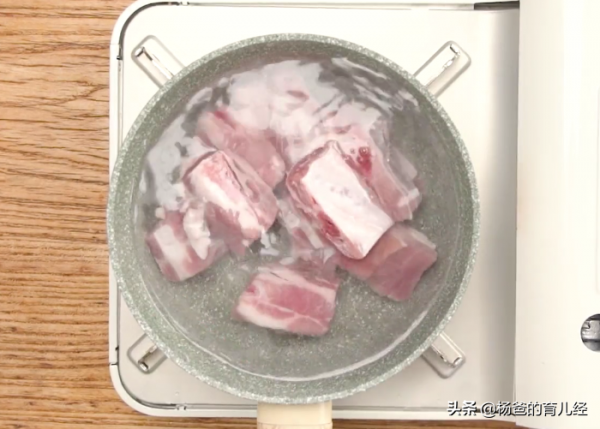 居家分享排骨炒年糕的好吃做法,醬香濃郁又美味,孩子特別愛吃 居家分享排骨炒年糕的好吃做法,醬香濃郁又美味,孩子特別愛吃