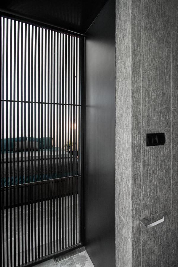 30歲一人獨居73㎡，全屋黑白灰裝出高階感，兩點一線的生活很充實