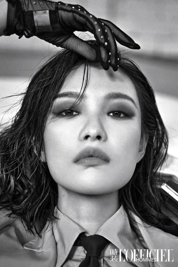 倪妮驚喜登封時裝男士100週年封面人物 煙燻妝造型別有一番韻味