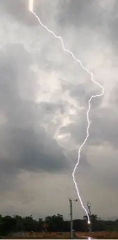 科幻大片？！人工引雷，是如何做到的？