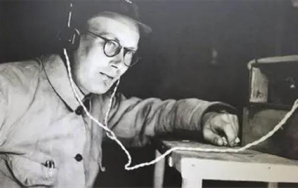 戰士接起神秘電話，被司令員衝上前一把掐斷，拯救了我軍幾千人馬