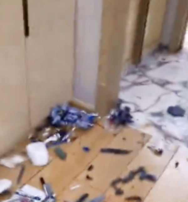 父親和兒子吵架酒後砸爛收藏模型，滿地的碎片背後，是滿地的心碎