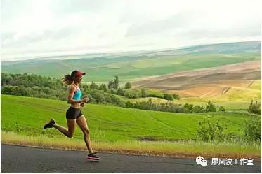 跑步中加入上坡和下坡訓練,助力增強腿部力量 跑步中加入上坡和下坡訓練,助力增強腿部力量