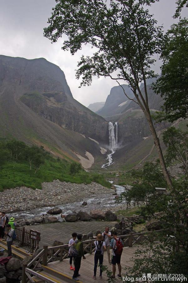 為什麼長白山瀑布遊客不能近身觀賞(圖) 為什麼長白山瀑布遊客不能近身觀賞(圖)