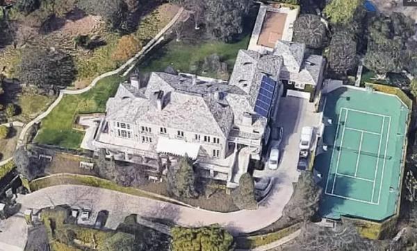 驚爆！埃隆馬斯克與溫哥華女友分手，交往3年兒子1歲，身家百億，一套房都不給