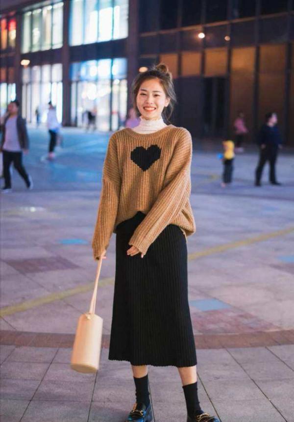 冬季裙裝要穿出好看!結合這幾點搭配,照樣能穿出時髦保暖的造型 冬季裙裝要穿出好看!結合這幾點搭配,照樣能穿出時髦保暖的造型