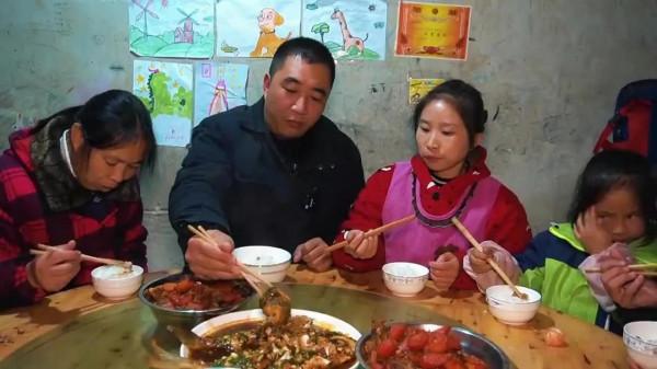 34歲農村主婦，靠做飯收穫2000萬粉絲，月入數百萬，她如何做到的