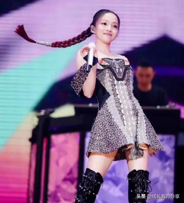 39歲的“凍齡童顏”張韶涵,曾分享維持身材秘訣,主要方法有三點 39歲的“凍齡童顏”張韶涵,曾分享維持身材秘訣,主要方法有三點