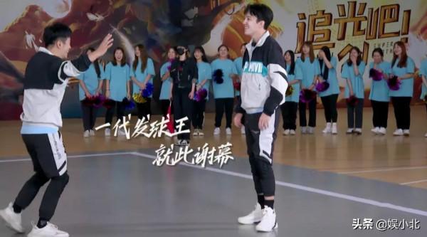 半夜笑到捶床,這群哥哥怎麼都變成了“喜劇人”? 半夜笑到捶床,這群哥哥怎麼都變成了“喜劇人”?