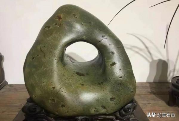 四川有種綠石頭,隨便撿到一塊都能賣幾萬 四川有種綠石頭,隨便撿到一塊都能賣幾萬