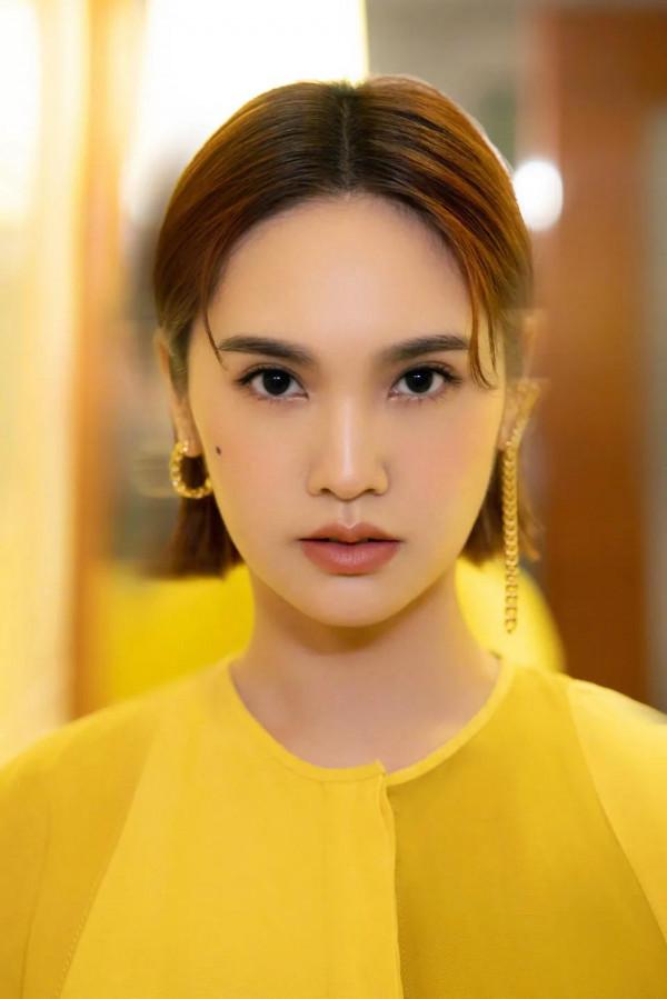 楊丞琳一襲暖黃色長裙,搭配精緻小巧的耳飾,短髮造型乾淨利落 楊丞琳一襲暖黃色長裙,搭配精緻小巧的耳飾,短髮造型乾淨利落