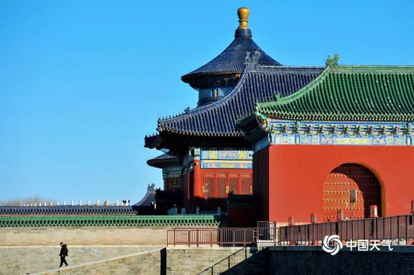 藍天刷屏 北京天壇紅牆碧瓦盡顯古韻之美 藍天刷屏 北京天壇紅牆碧瓦盡顯古韻之美