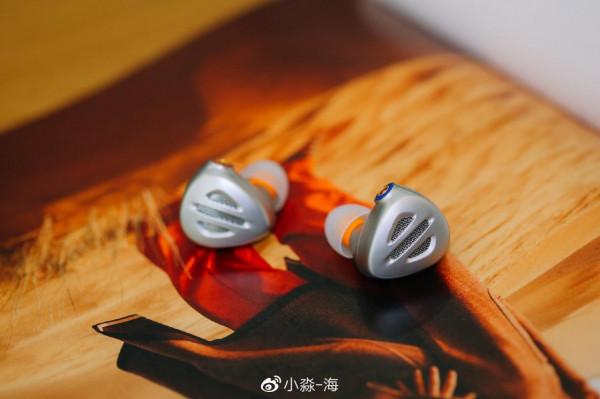 飛傲 FH9 圈鐵耳塞,這才是真正的壓臺之作 飛傲 FH9 圈鐵耳塞,這才是真正的壓臺之作