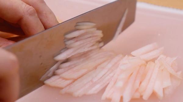 寶寶多吃山藥好處多，比煲湯好吃，寶寶吃完舔手指，長個又聰明