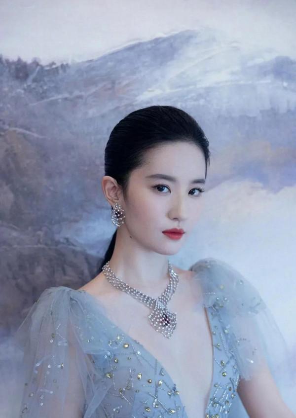 神仙姐姐劉亦菲氣質優雅