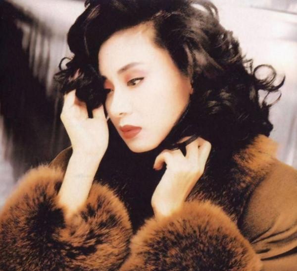 能夠將前半生和後半生都過得如此輝煌璀璨的，大概也就鄺美雲了吧