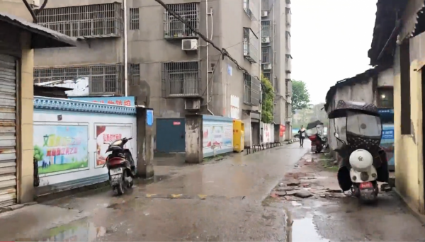 湖北最破的小飯店，四處透風還營業，唯一招牌菜90元，還送冷盤