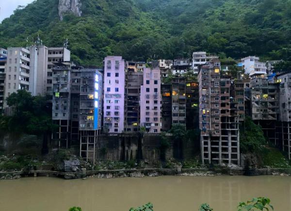 我國最窄的縣城，只有一條主幹道，卻在全國最早通“地鐵”