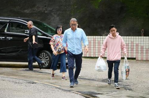 著名演員任達華：因愛不要孩子，50歲看到女兒時熱淚盈眶