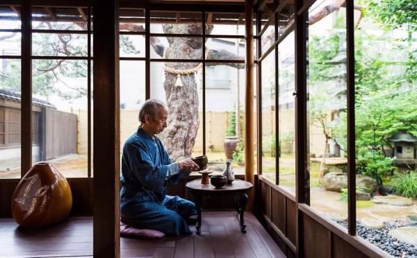 1985年，許世友上將去世後，日本億萬富豪全家遙祭，是何原因？