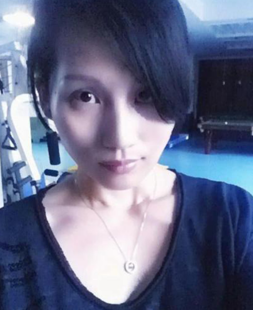 鄧超的姐姐掏空積蓄供他讀書，他回贈姐姐兩套房子，這就是親情