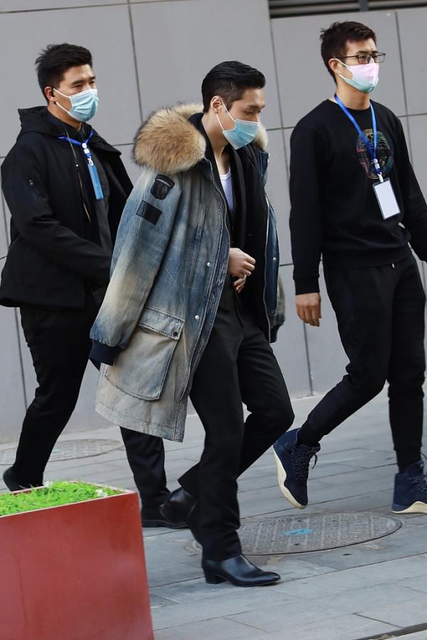 央視文聯春晚錄製：張藝興有“大佬”風範，唐藝昕和周翊然再聚首