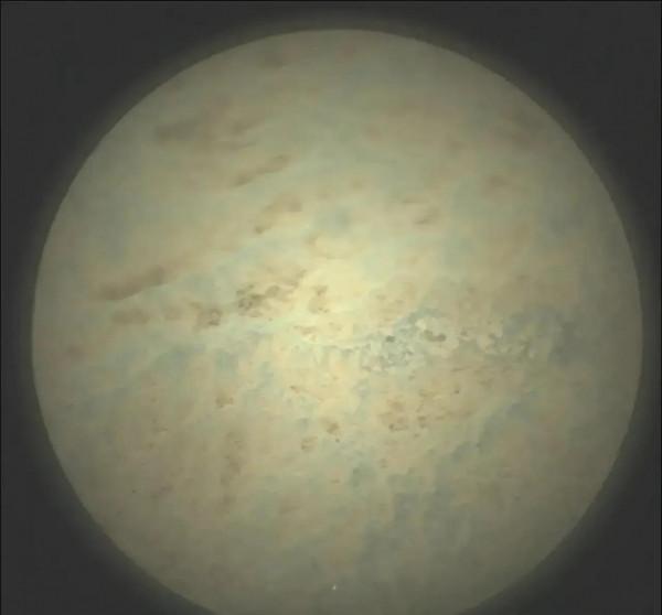 美NASA釋出火星圖片，毅力號火星探測器傳回的照片