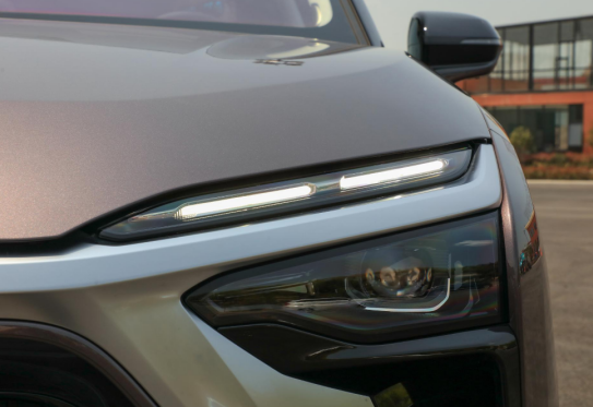 不用擔心油耗的效能SUV，車長超5米，卻能4.9秒破百，詳解蔚來ES8