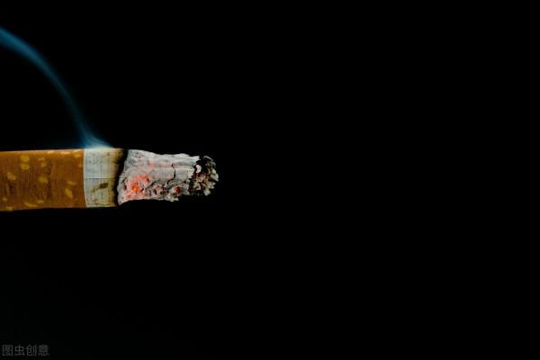 很多老菸民改抽“茶煙”了,用茶葉做煙比香菸更健康嗎?最好少碰 很多老菸民改抽“茶煙”了,用茶葉做煙比香菸更健康嗎?最好少碰