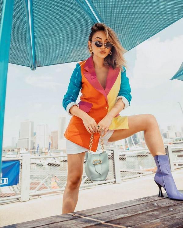 適合時尚女性的西裝外套。熟悉 2021-2022 秋冬流行款式 適合時尚女性的西裝外套。熟悉 2021-2022 秋冬流行款式