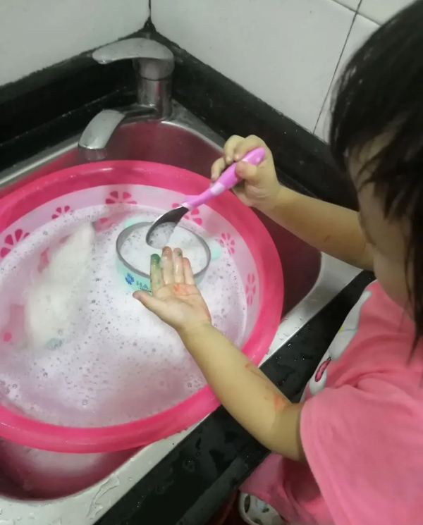 解鎖帶娃新技能,讓家務勞動成為孩子們的“上癮遊戲” 解鎖帶娃新技能,讓家務勞動成為孩子們的“上癮遊戲”