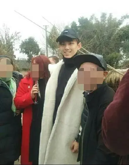 黃曉明baby官宣離婚，每年春節都帶娃回老家的他們，回不去了…