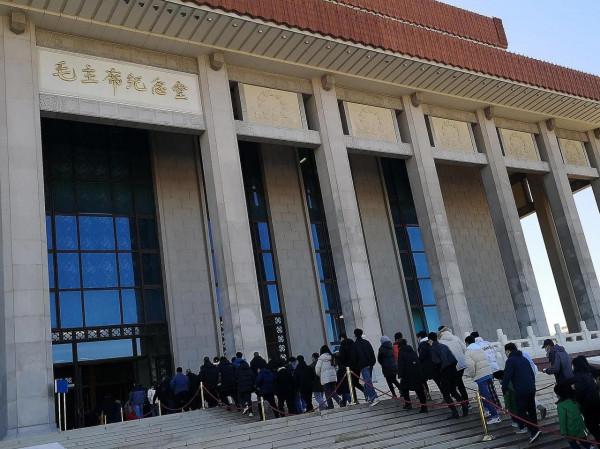 吃水不忘挖井人，時刻想念毛主席