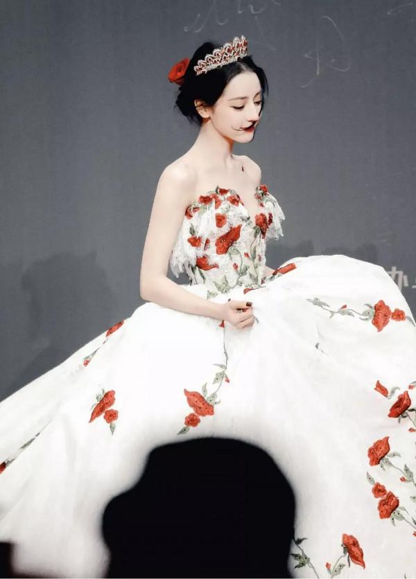 試問女生們，你們哪個能躲得了“婚紗的誘惑”呢？