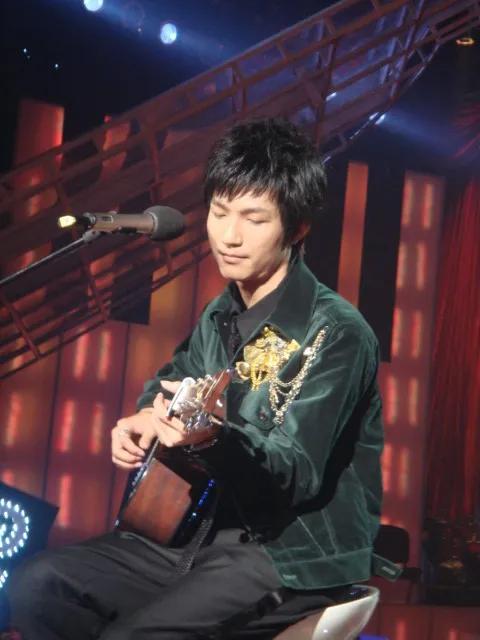 14年前，那個用才華打敗資本黑幕的陳楚生，才是永遠的神