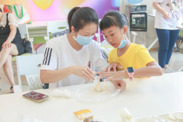 濃濃中秋意 深情感恩禮——親子DIY創意月餅活動