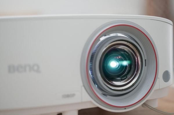 沒了解清楚前千萬別買投影儀,短焦的明基EH7941才更適合家庭使用 沒了解清楚前千萬別買投影儀,短焦的明基EH7941才更適合家庭使用